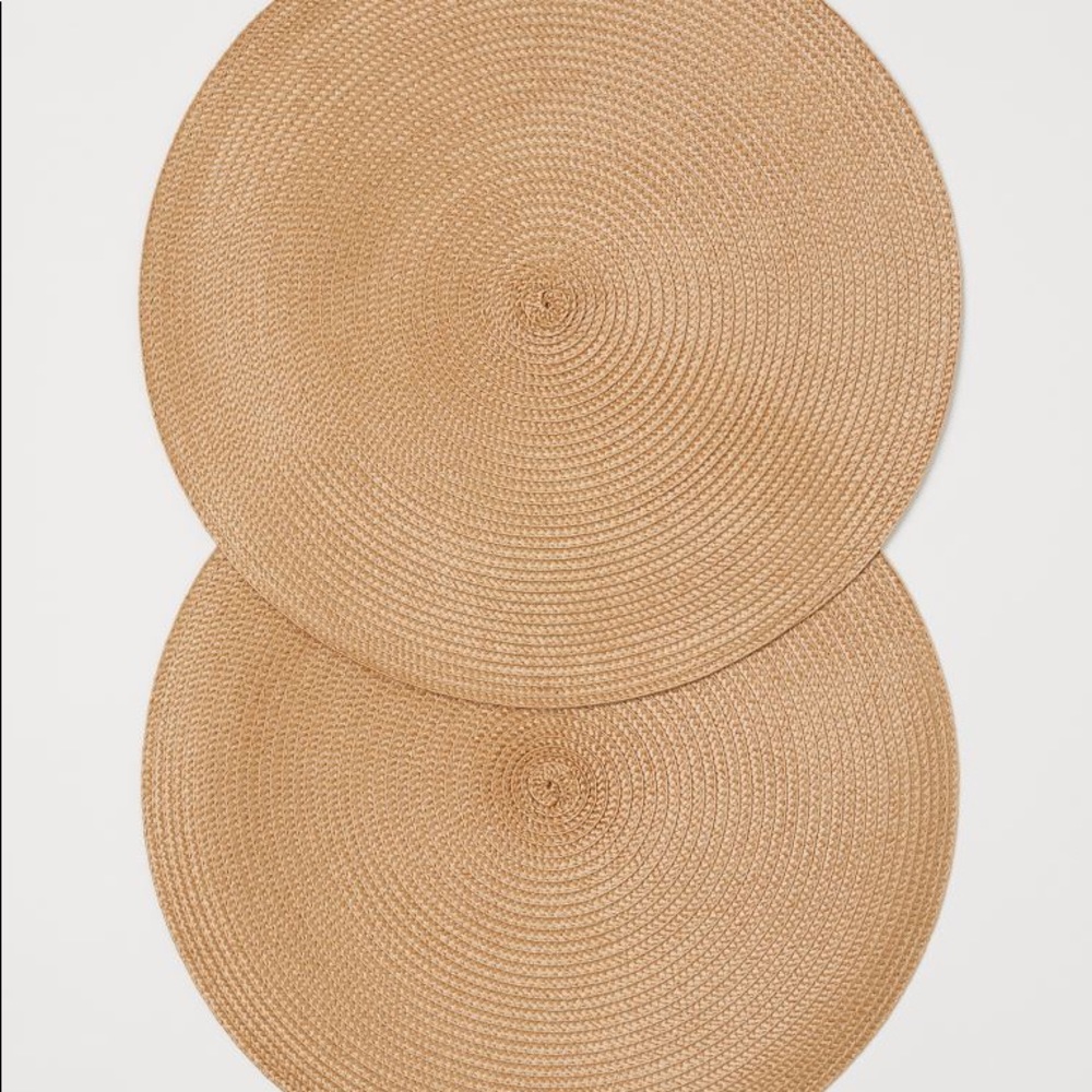 H&M set of 2 ROUND BEIGE TAN PLACEMENTS NEW
